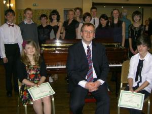 Adjudicator David Barnard with the Senior Entrants
